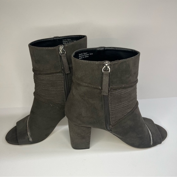 Daya by Zendaya Klare Gray Peep Toe Heeled Bootie - Picture 9 of 9